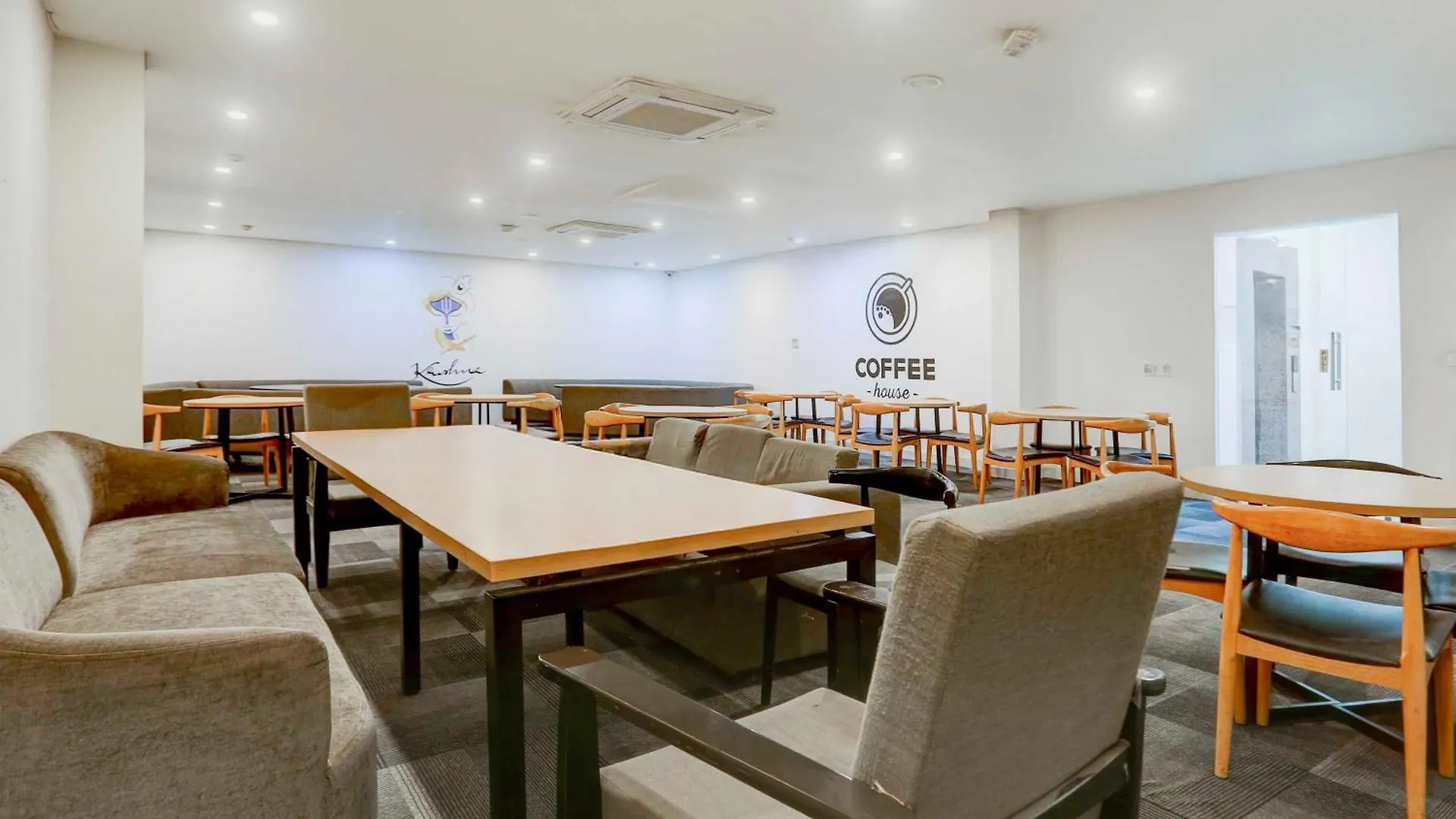 Collection O Sector 64 Near Worldmark Gurugram Gurgaon 2*,