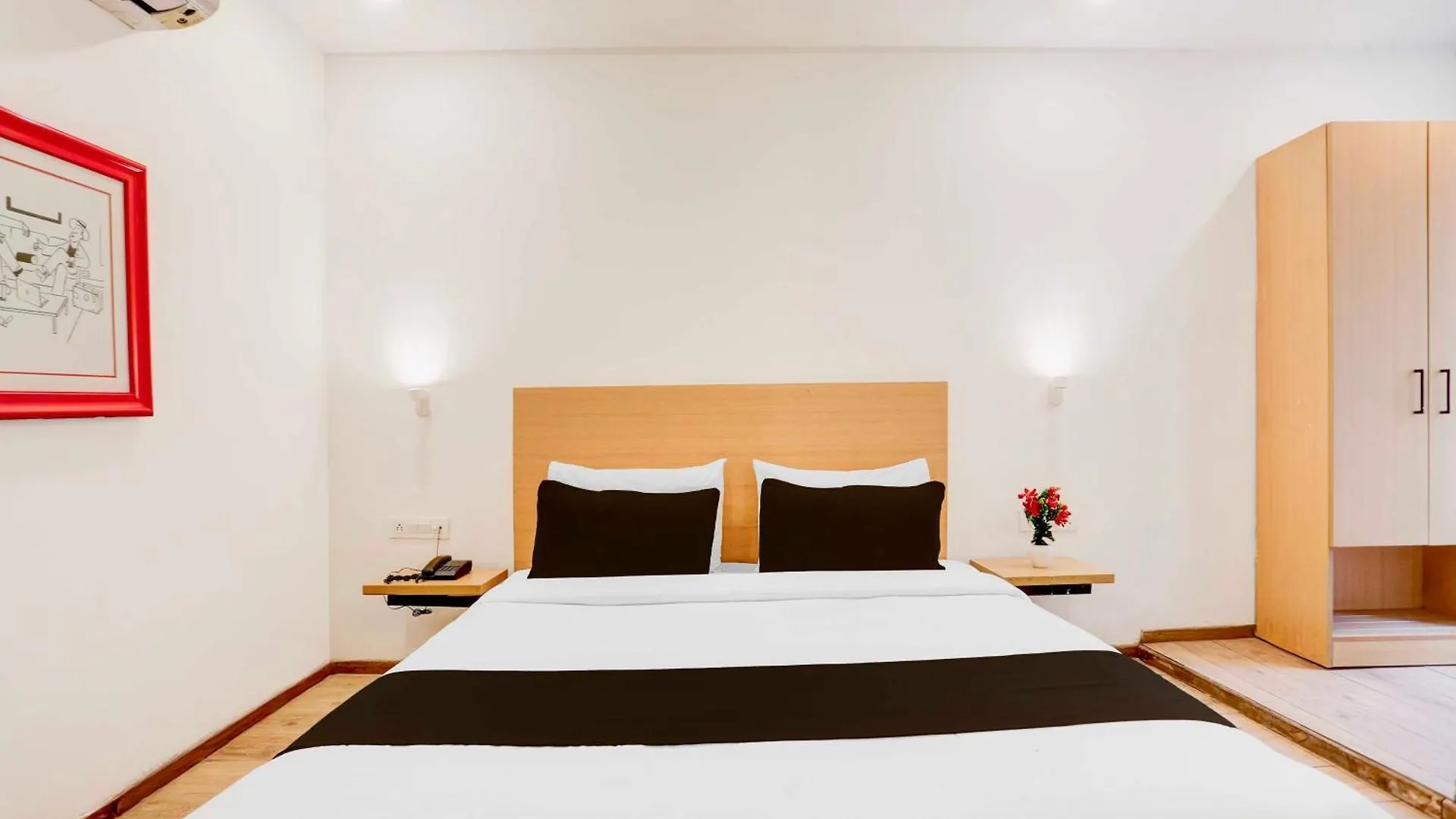 ** Hotel Collection O Sector 64 Near Worldmark Gurugram Gurgaon India